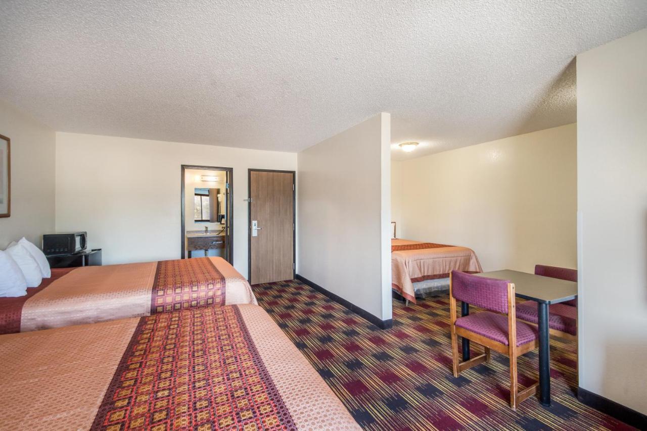 Americas Best Value Inn & Suites Harrisonville Exterior foto