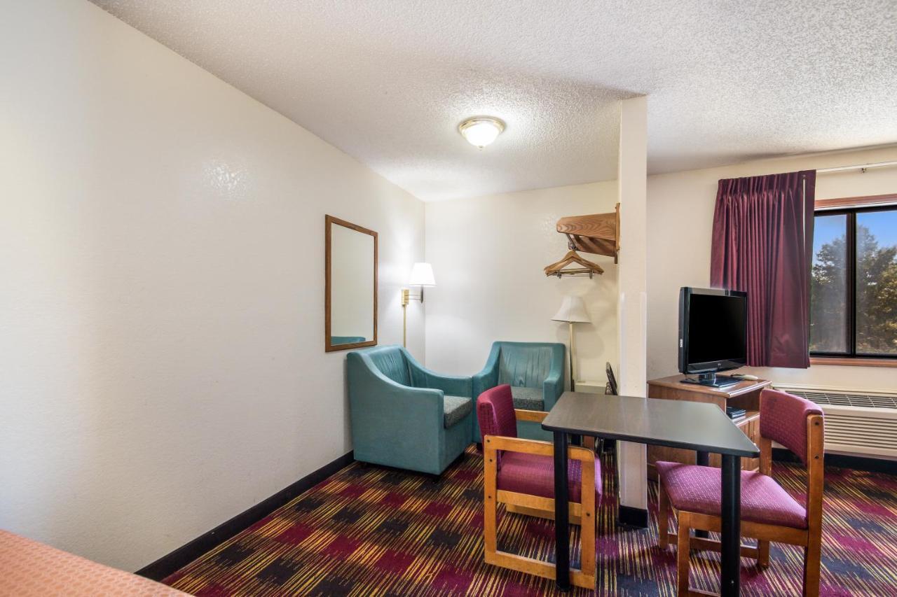 Americas Best Value Inn & Suites Harrisonville Exterior foto