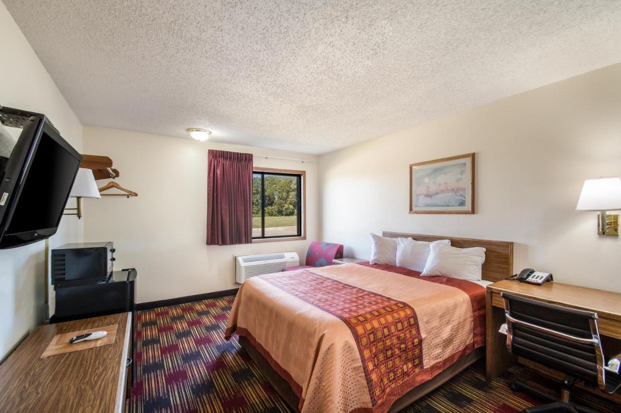 Americas Best Value Inn & Suites Harrisonville Exterior foto