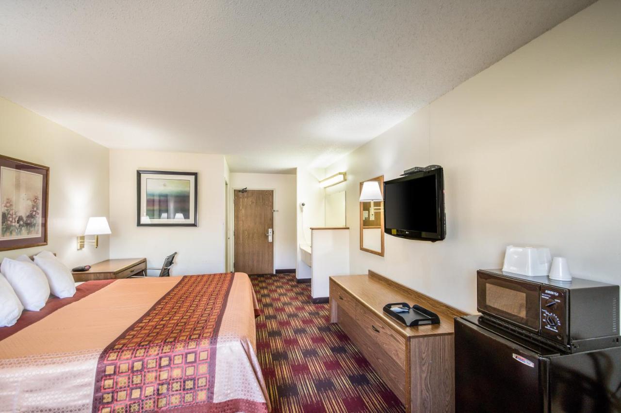 Americas Best Value Inn & Suites Harrisonville Exterior foto