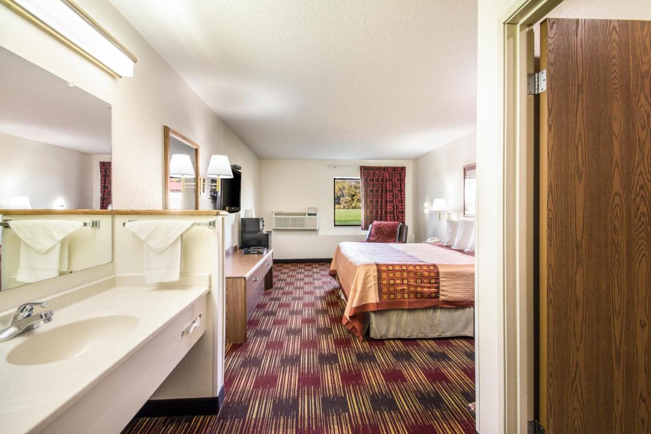 Americas Best Value Inn & Suites Harrisonville Exterior foto