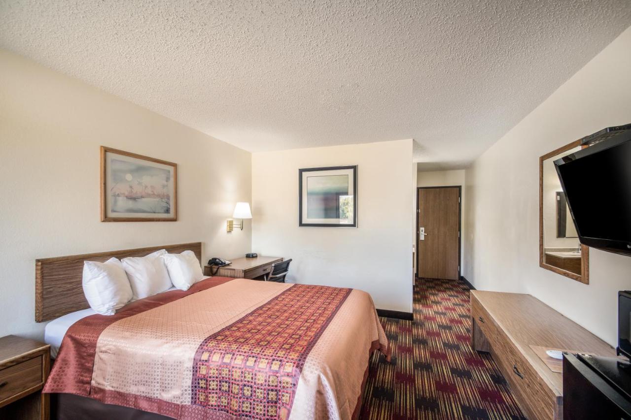 Americas Best Value Inn & Suites Harrisonville Exterior foto
