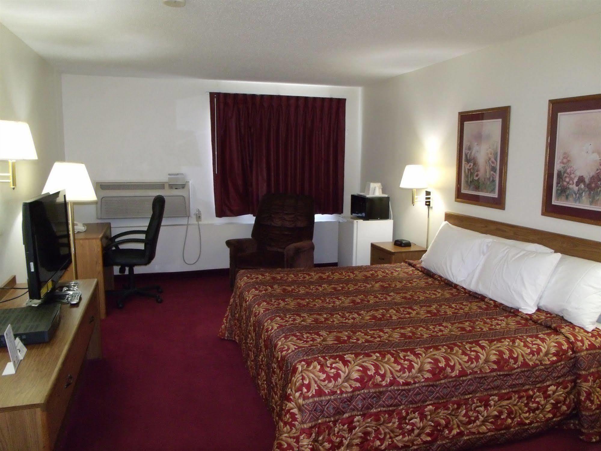 Americas Best Value Inn & Suites Harrisonville Quarto foto